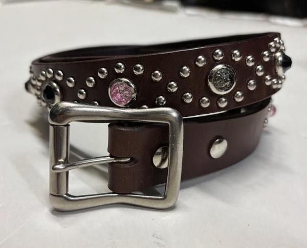 <img class='new_mark_img1' src='https://img.shop-pro.jp/img/new/icons55.gif' style='border:none;display:inline;margin:0px;padding:0px;width:auto;' /> JEWEL STUDDED LEATHER BELT 27mm Cat`s eye Pattern (åĥѥ)