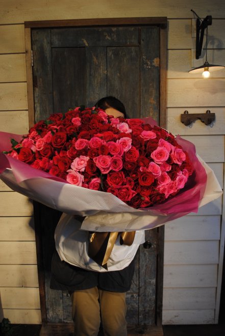 誕生日にバラの花束500本 名古屋の花屋ゴールデンチャイルドガーデン
