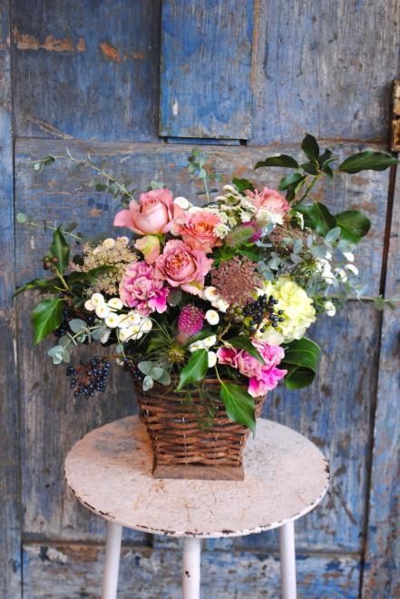 コンサート 出演祝に おしゃれアンティークなアレンジメント 名古屋の花屋ゴールデンチャイルドガーデン