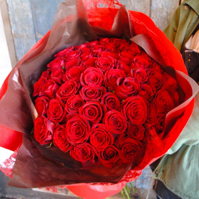 還暦祝に60本の赤バラ 名古屋の花屋ゴールデンチャイルドガーデン