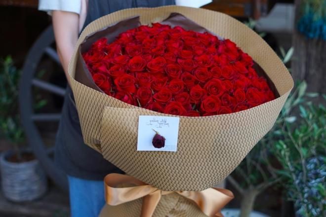 プロポーズに108本のバラの花束 名古屋の花屋 ゴールデンチャイルドガーデン プロポーズに108本のバラの花束 名古屋の花屋 ゴールデンチャイルドガーデン