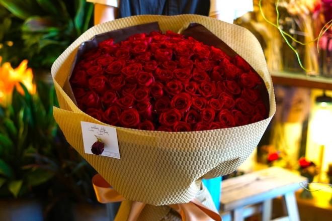 プロポーズに108本のバラの花束 名古屋の花屋 ゴールデンチャイルドガーデン プロポーズに108本のバラの花束 名古屋の花屋 ゴールデンチャイルドガーデン