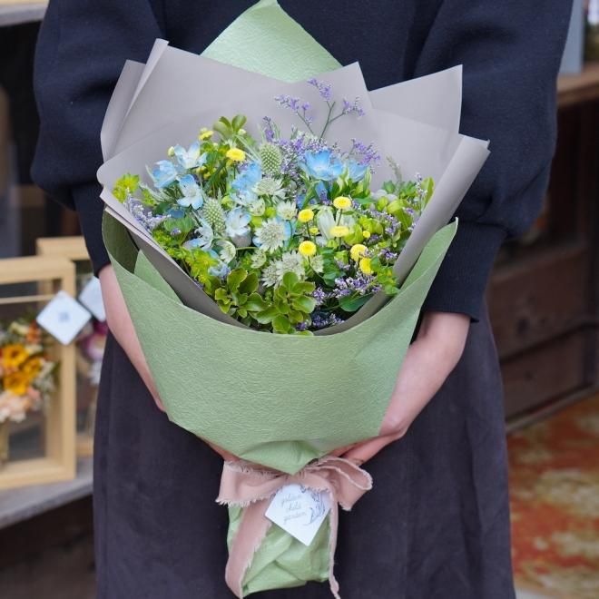 小花たっぷりミント感じる爽やかブーケ｜名古屋の花屋ゴールデン