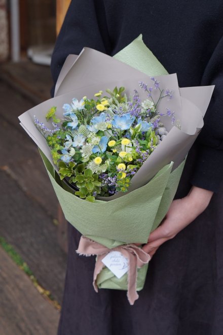 誕生日に小花たっぷり爽やかブーケ｜名古屋の花屋ゴールデンチャイルドガーデン