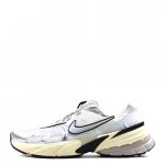 NIKE<br>ʥ<br>NIKE V2K RUN 12