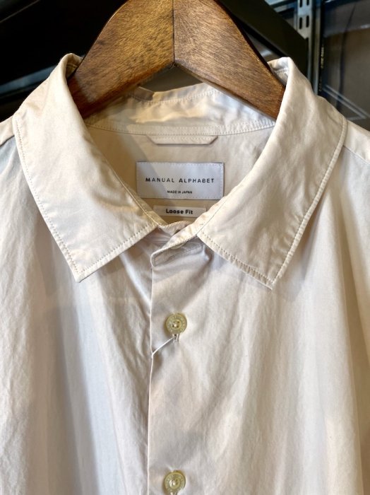 Manual Alphabet : Loose Fit Regular Collar Shirts (vanilla) - 大人