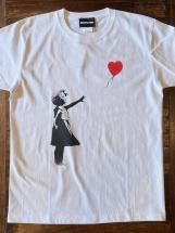 <img class='new_mark_img1' src='https://img.shop-pro.jp/img/new/icons6.gif' style='border:none;display:inline;margin:0px;padding:0px;width:auto;' />BRANDALISED : BANKSY Girl with Ballon Print Tee