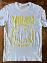 <img class='new_mark_img1' src='https://img.shop-pro.jp/img/new/icons6.gif' style='border:none;display:inline;margin:0px;padding:0px;width:auto;' />ROCK OFF :NirvanaHAPPY FACE Tee (white)
