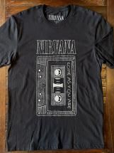 <img class='new_mark_img1' src='https://img.shop-pro.jp/img/new/icons6.gif' style='border:none;display:inline;margin:0px;padding:0px;width:auto;' />ROCK OFF :NirvanaCome as you are TAPE Tee