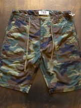 <img class='new_mark_img1' src='https://img.shop-pro.jp/img/new/icons48.gif' style='border:none;display:inline;margin:0px;padding:0px;width:auto;' />FOB FACTORY : CAMO BAKER SHORT PANTS