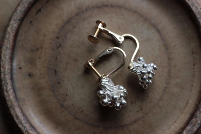 宅送] 美品 accessories アクセサリー mau つぶつぶピアス brass 