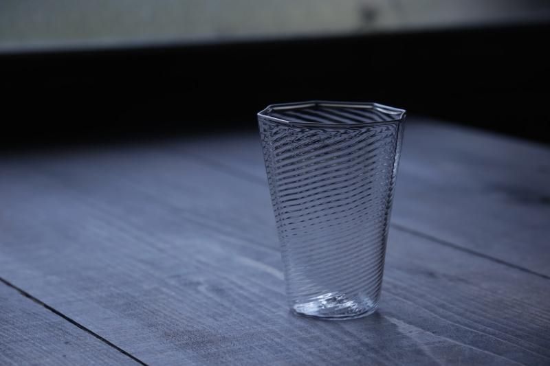 七宝焼　林七宝店 　牡丹文瓶　唐木台・箱付　M　R7378B 七宝焼 林七宝店 牡丹文瓶 唐木台・箱付 M R7378B 金属工芸