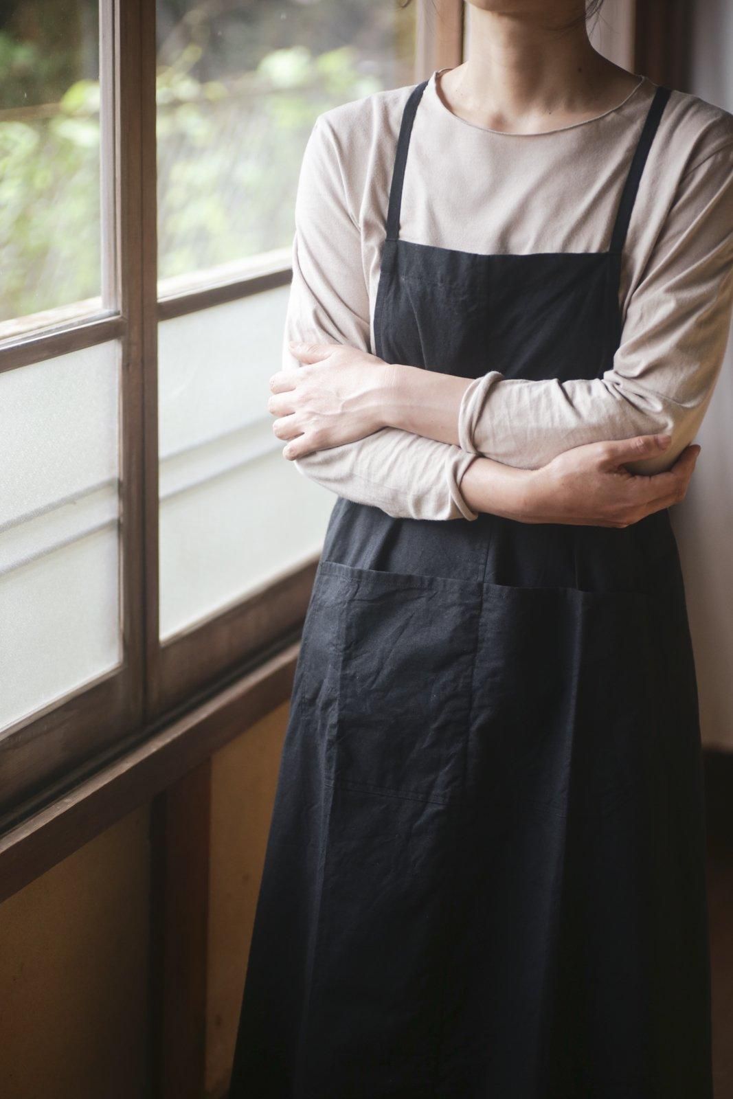 肩掛けエプロン/黒 - manufact jam 楓 OnlineStore