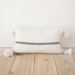 Pompom blanket cushion 007