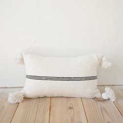 Pompom blanket cushion 010