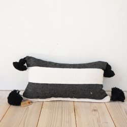<img class='new_mark_img1' src='https://img.shop-pro.jp/img/new/icons20.gif' style='border:none;display:inline;margin:0px;padding:0px;width:auto;' />Pompom blanket cushion 005
