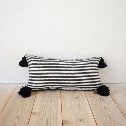 Pompom blanket cushion 001