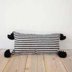 Pompom blanket cushion 002