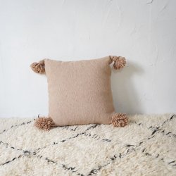 Pompom blanket cushion beige