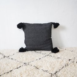 Pompom blanket cushion Black