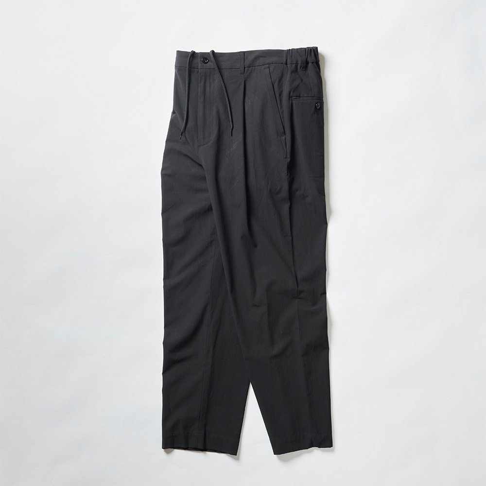 <img class='new_mark_img1' src='https://img.shop-pro.jp/img/new/icons8.gif' style='border:none;display:inline;margin:0px;padding:0px;width:auto;' />1 Tuck Easy Trousers