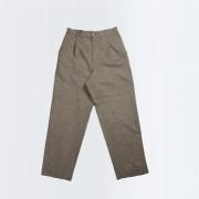 <img class='new_mark_img1' src='https://img.shop-pro.jp/img/new/icons8.gif' style='border:none;display:inline;margin:0px;padding:0px;width:auto;' />1 Tuck Easy Trousers -Limited Edition-