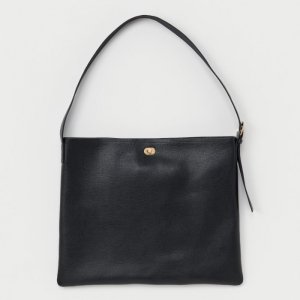 <img class='new_mark_img1' src='https://img.shop-pro.jp/img/new/icons1.gif' style='border:none;display:inline;margin:0px;padding:0px;width:auto;' />Hender Scheme  twist buckle bag L ur-rb-tbl
