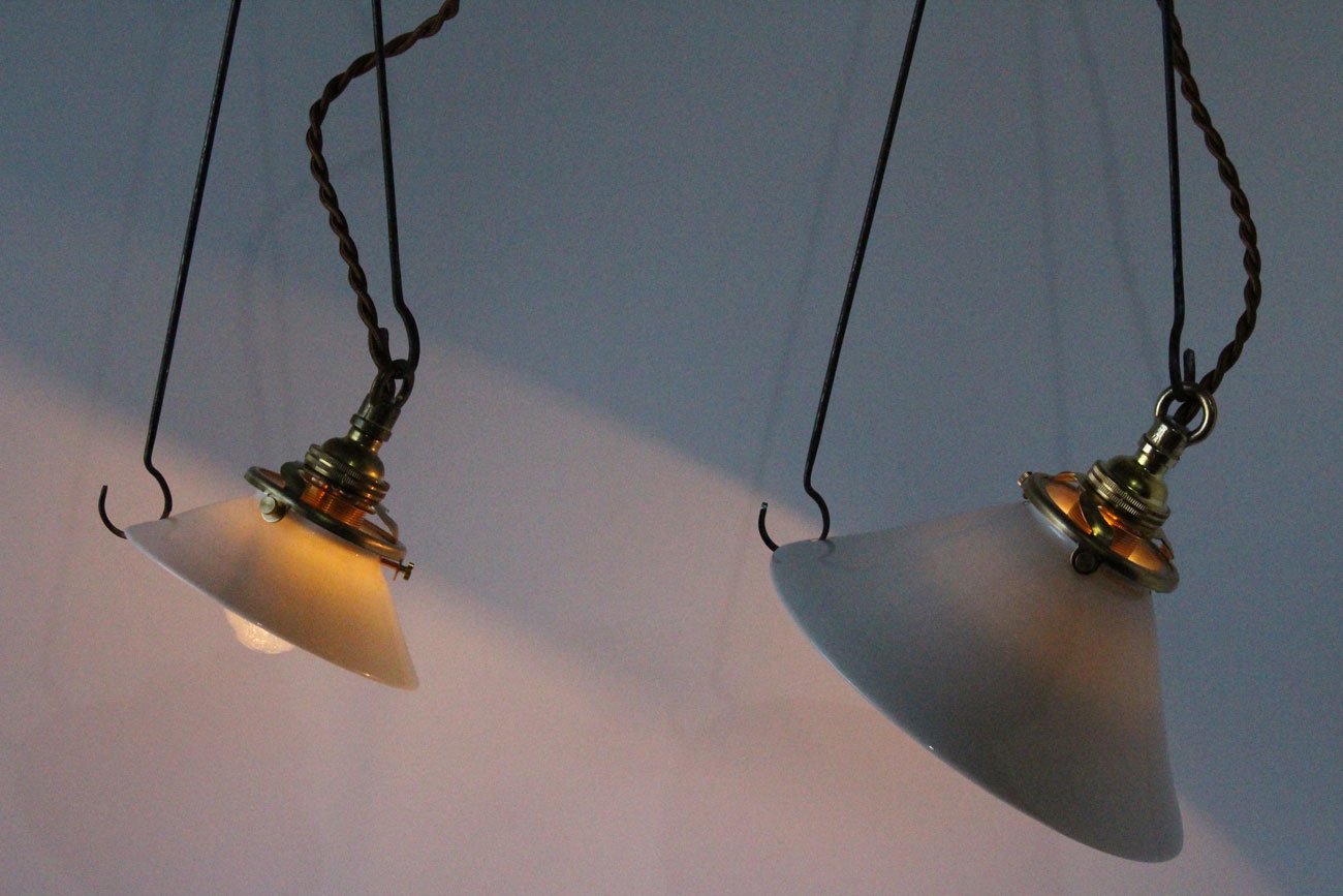 WALL -CRAFT & ANTIQUE- 猿山修 / 自在鉤白磁シェード一式 / shade-d small with adj. lighting  hook (SO_035)