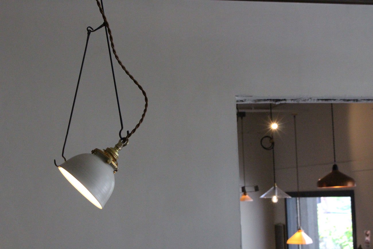 WALL -CRAFT & ANTIQUE- 猿山修 / 自在鉤白磁シェード一式 / shade-a with adj. lighting hook  (SO_005)