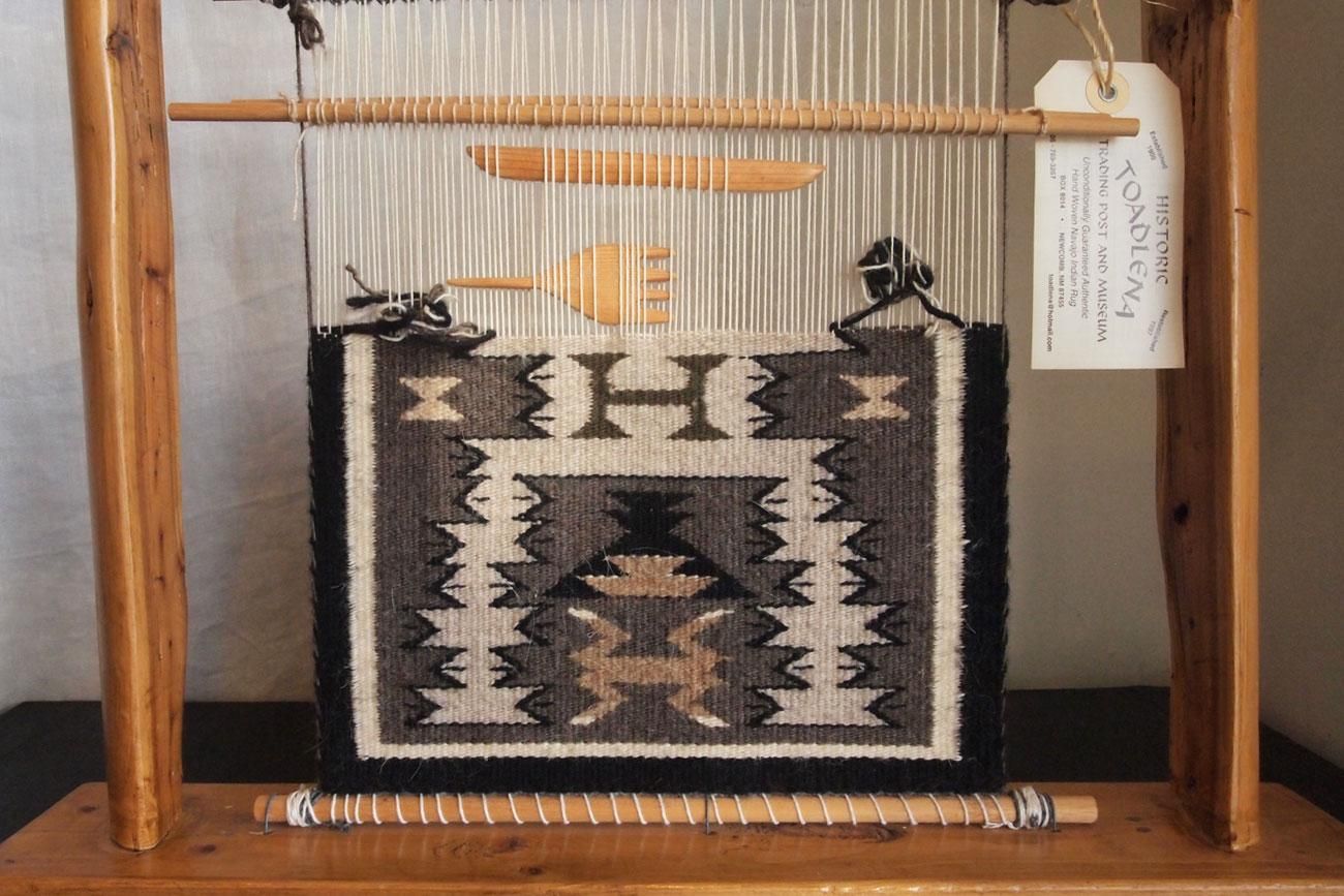 WALL -CRAFT u0026 ANTIQUE- ネイティブアメリカン アート / Toadolena Rug (トドレナ ラグ) / ナバホ族ラグ /  織り機 オブジェ / (TD_008)