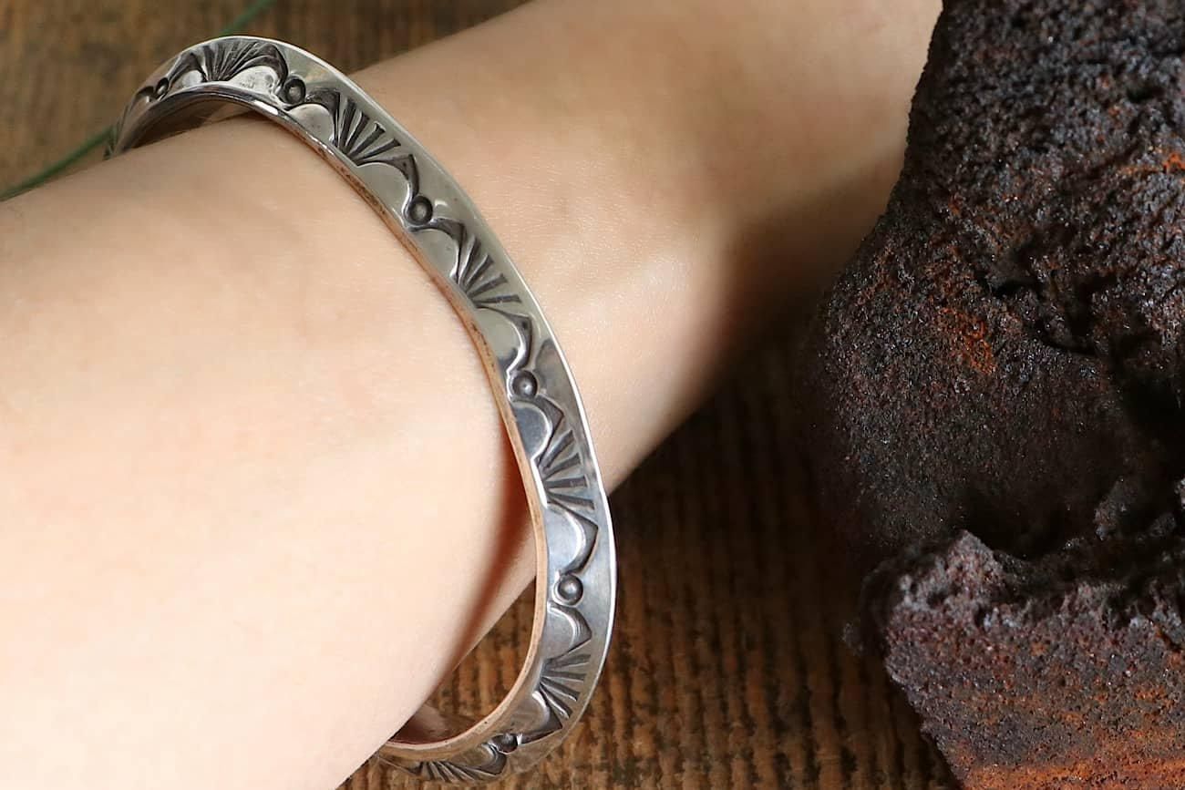 【激安】SHIPS Elaine Tahe TRIANGLE BANGLE インディアンジュエリー | TRIANGLE BANGLE - WALL -CRAFT