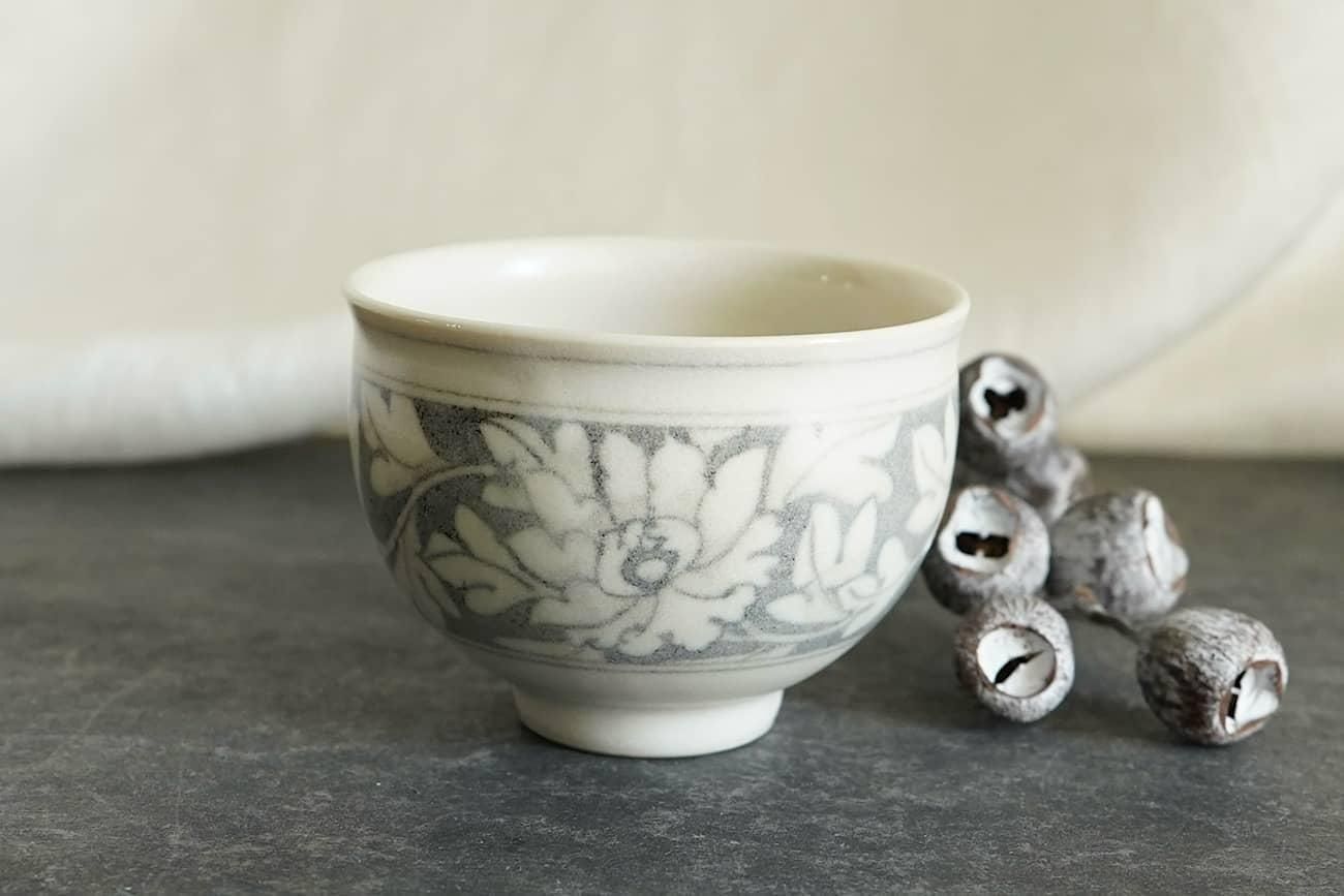 牡丹唐草紋 | ぐい呑み - WALL -CRAFT & ANTIQUE-