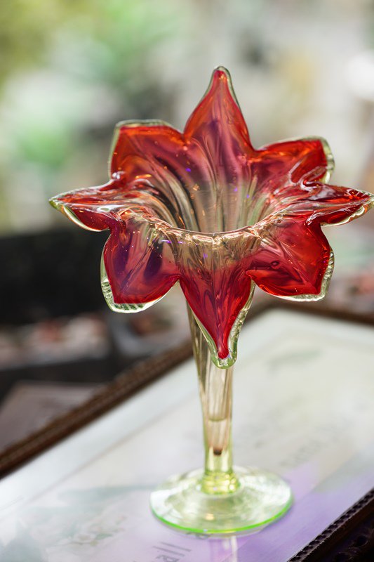 ヴァセリンガラスのアンティーク花瓶 - 花瓶
