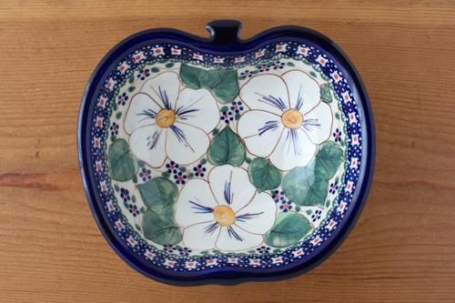 ミレナ りんごボウル 大きな白い花アート ポーランド陶器 食器専門店ツェラミカ ミレナ りんごボウル 大きな白い花アート ポーランド陶器 食器専門店ツェラミカ