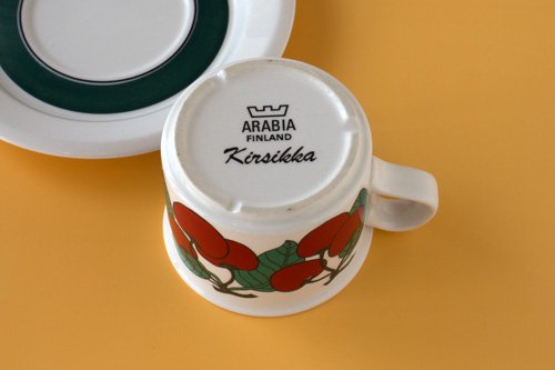 ARABIA Kirsikka アラビア キルシッカ コーヒーカップ＆ソーサー（Vintage）Inkeri Seppala インケリ・セッパラ /  Peter Winquist - ポーランド陶器・食器専門店ツェラミカ