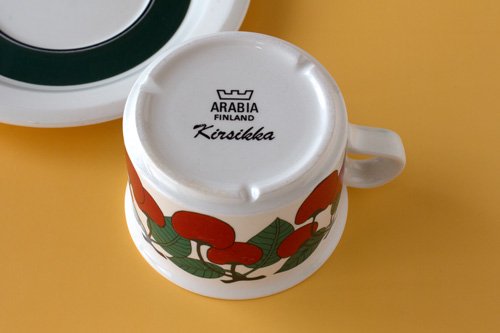 ARABIA Kirsikka アラビア キルシッカ ティーカップ＆ソーサー（Vintage）Inkeri Seppala インケリ・セッパラ /  Peter Winquist - ポーランド陶器・食器専門店ツェラミカ