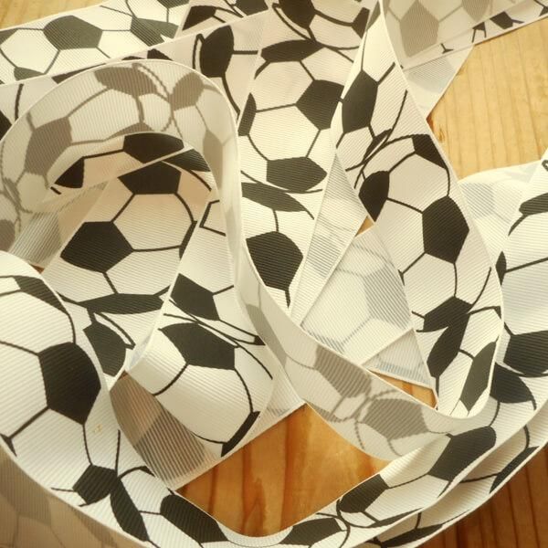 サッカーグッズ ラッピング用リボン 約5メートル サッカーボールの柄 白黒 サッカーグッズ ラッピング用リボン 約5メートル サッカーボールの柄 白黒