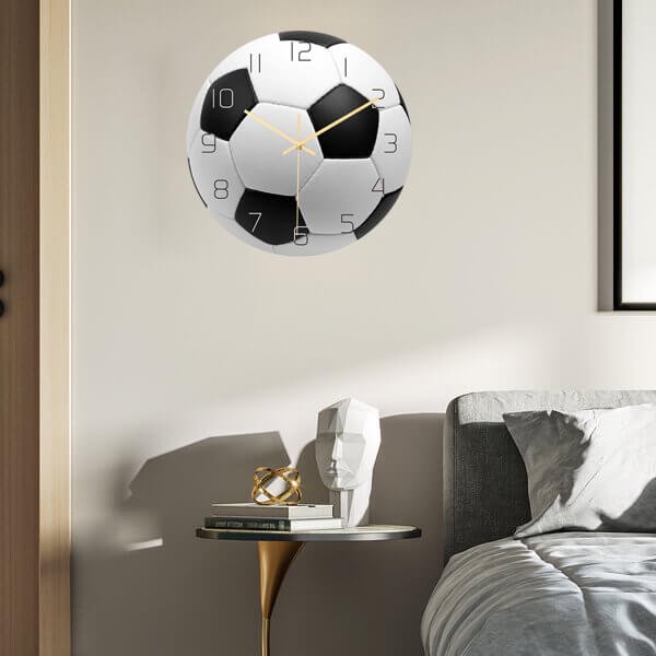 サッカーグッズ 時計 オシャレなサッカーボール型のリアル壁掛け時計