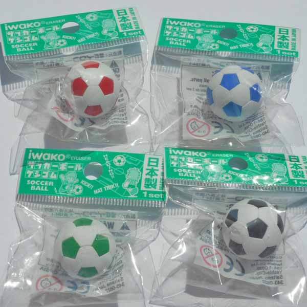 サッカーボールグッズ・雑貨　サッカーボール型消しゴム！　４種類からお好きな色を選択