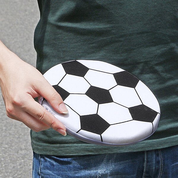 可愛いサッカーボール型のやわらかいフリスビー