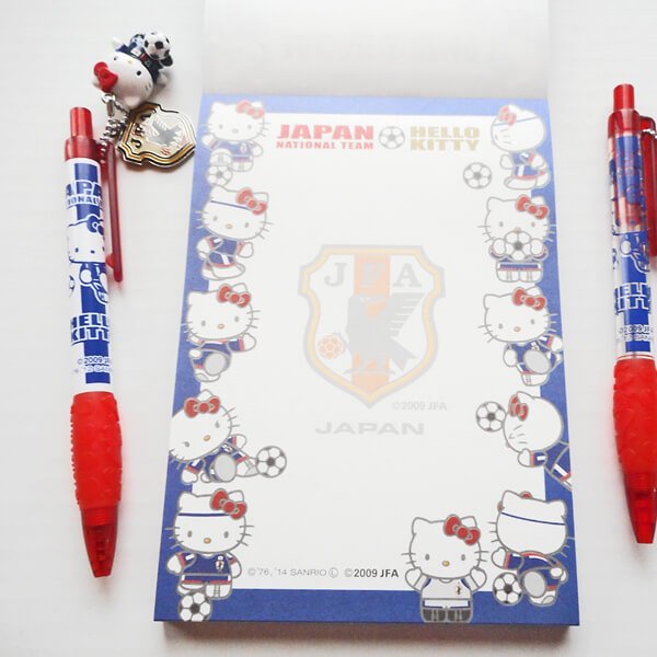 サッカー日本代表オフィシャルグッズ　　キティちゃん　メモ帳（Ａ６）