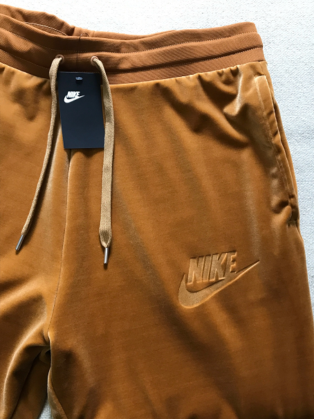 ＮＥＷ ＮＩＫＥ ベロアジョガーパンツ ルーズフィット ゴールド