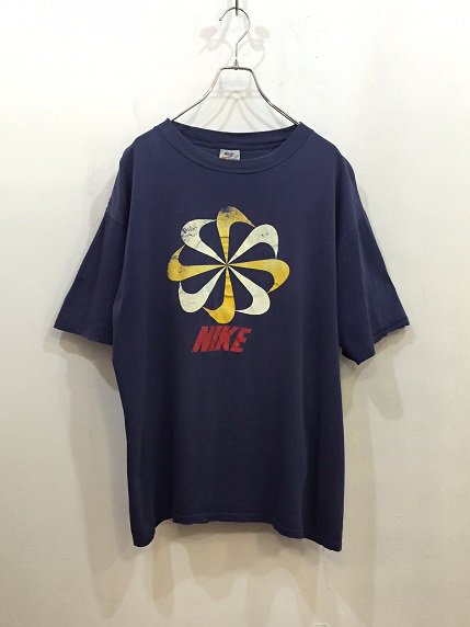 【新品タグ付き】NIKE 半袖Tシャツ プリント風車ロゴ サイズXL 紺色.