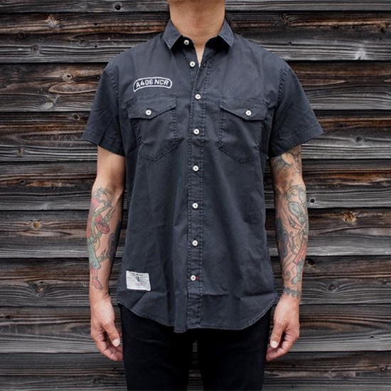 <img class='new_mark_img1' src='https://img.shop-pro.jp/img/new/icons55.gif' style='border:none;display:inline;margin:0px;padding:0px;width:auto;' />Ace Cafe London Stretch Faded Black S/S Shirt (By Red Torpedo)