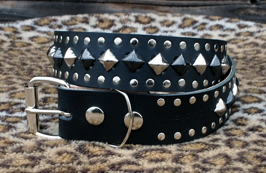 <img class='new_mark_img1' src='https://img.shop-pro.jp/img/new/icons29.gif' style='border:none;display:inline;margin:0px;padding:0px;width:auto;' />WENDY'S  BARKBOX Studs Leather Belt