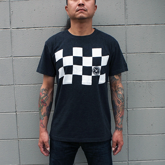 <img class='new_mark_img1' src='https://img.shop-pro.jp/img/new/icons5.gif' style='border:none;display:inline;margin:0px;padding:0px;width:auto;' />Red Torpedo Podium T-Shirt (Anthracite)