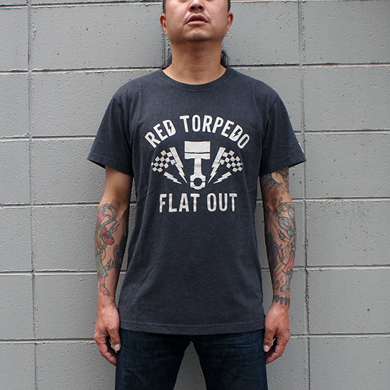 <img class='new_mark_img1' src='https://img.shop-pro.jp/img/new/icons5.gif' style='border:none;display:inline;margin:0px;padding:0px;width:auto;' />Red Torpedo Flat Out T-Shirt (Anthracite)