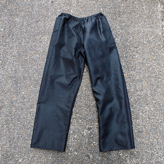 <img class='new_mark_img1' src='https://img.shop-pro.jp/img/new/icons5.gif' style='border:none;display:inline;margin:0px;padding:0px;width:auto;' />Vintage Waterproof Garment Black Trousers (30-34) wg-007