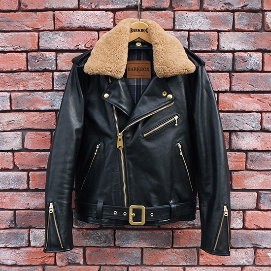 <img class='new_mark_img1' src='https://img.shop-pro.jp/img/new/icons5.gif' style='border:none;display:inline;margin:0px;padding:0px;width:auto;' />BARKBOX Mouton Collar Center Buckle Leather Jacket