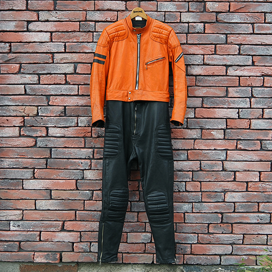 <img class='new_mark_img1' src='https://img.shop-pro.jp/img/new/icons5.gif' style='border:none;display:inline;margin:0px;padding:0px;width:auto;' />70's Belstaff Orange Jacket x Black Trousers Set (34-36) vjk-285